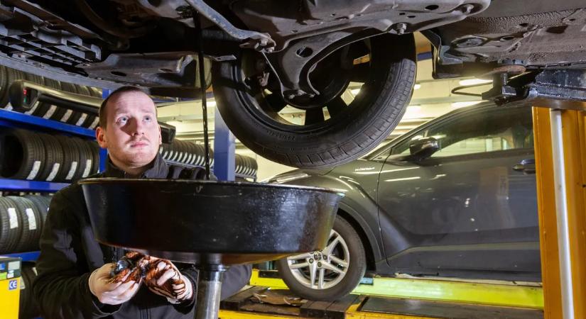 Ebből baj lehet: motorolajhiányra figyelmeztetnek a szakértők!