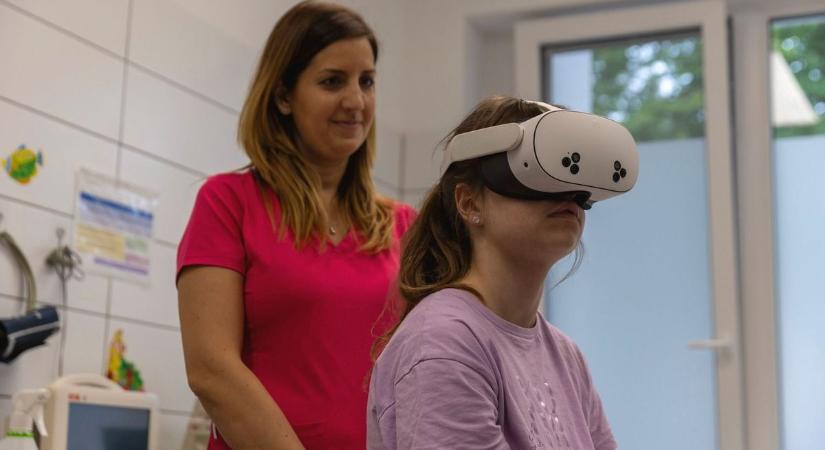 Elképesztő újítás a debreceni klinikán: a VR-szemüveg lesz a vizsgálatok kulcsa – fotókkal, videóval