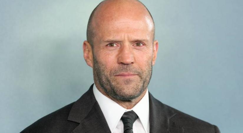 Jason Statham párja mellvillantós ruhában ment Cannes-ba: alig takarta valami a dekoltázsát