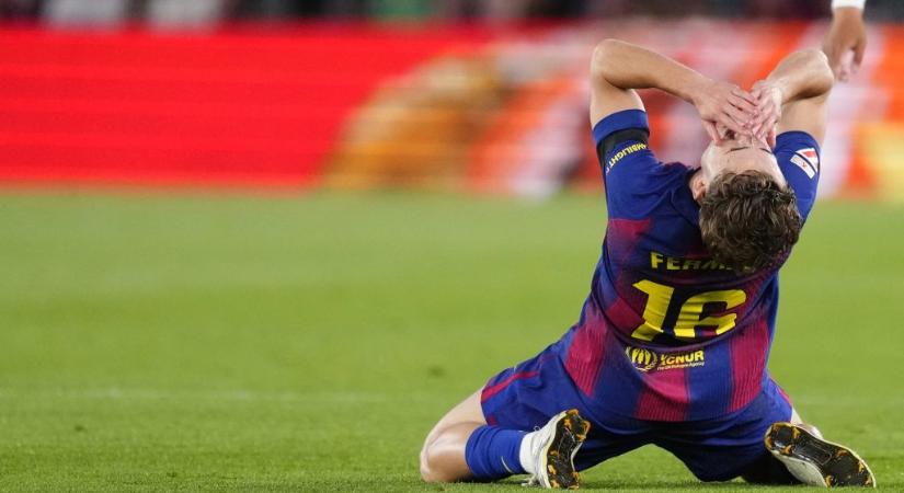 Tét nélküli meccsen tört el a lábközépcsontja, nem megy a vébére a Barca-focista