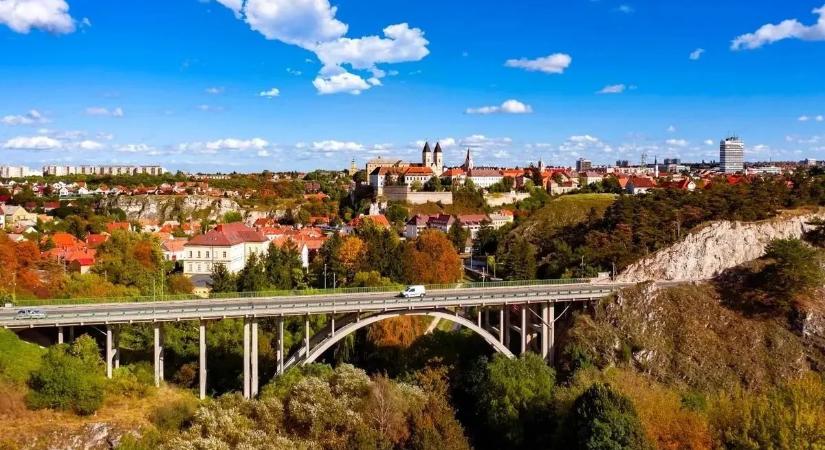 Felfoghatatlan dráma Veszprémben: néhány óra eltéréssel ketten is leugrottak a völgyhídról