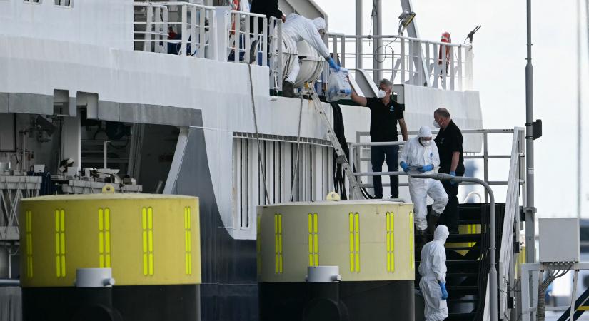 Kikötött a hatanvírusos hajó Rotterdamban, a legénység karanténban
