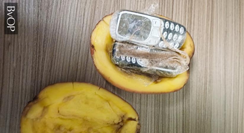 Gyanús csomagok repültek be a budapesti börtön udvarára: nem hiszi el, mit rejtett az összekötözött krumpli