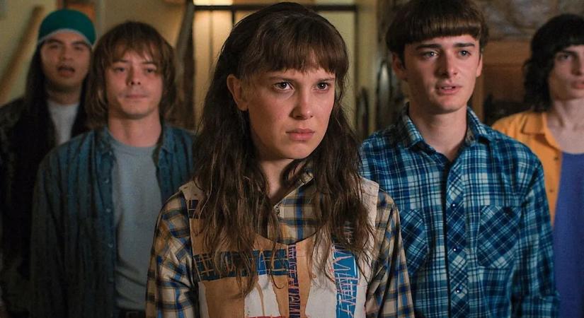 Támadások kereszttüzében diplomázott le a Stranger Things sztárja