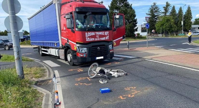 Kerékpárosgázolás Zalaegerszegen: kamion ütött el egy biciklist