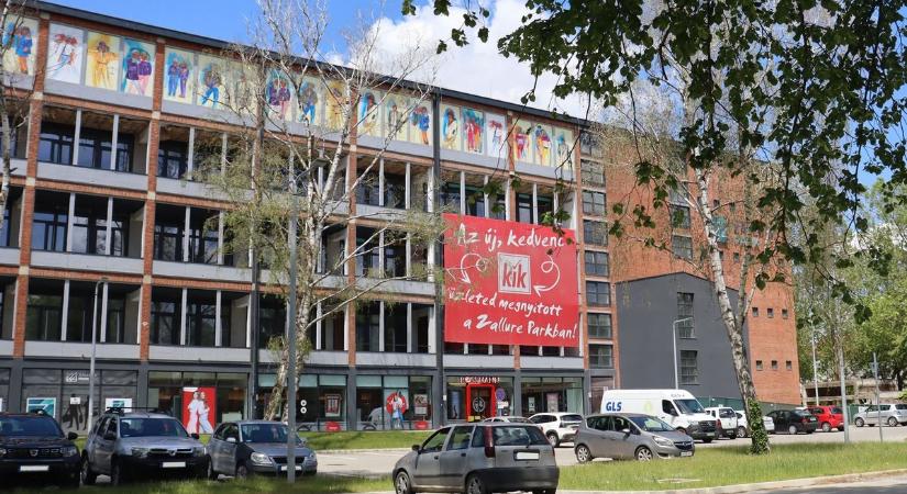Egykor itt készült a divat – a Zallure Parkban most loft lakások várnak tulajdonosaikra, már hitelre is (galéria, videó)