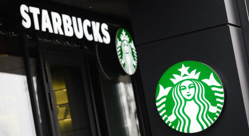 Tovább botladozik a Starbucks: újabb nagy leépítés jön, miközben foggal-körömmel küzdenek a profitért