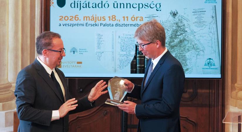 Országos szakmai elismerésben részesült a Veszprémi Főegyházmegyei Könyvtár és Levéltár (galéria)
