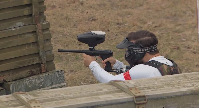 Sárközi Ákosék paintball hajtóvadászatot indítottak Rácz Jenő ellen