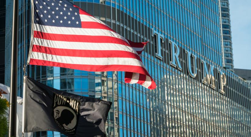 Elképesztő bizniszt kezdett a Trump-család: hihetetlen, mit sóznak a rajongókra vagyonokért