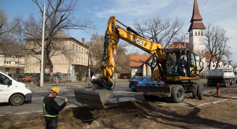 Ismét átalakítanak egy forgalmas csomópontot Debrecenben – éles kritikát kapott a városvezetés