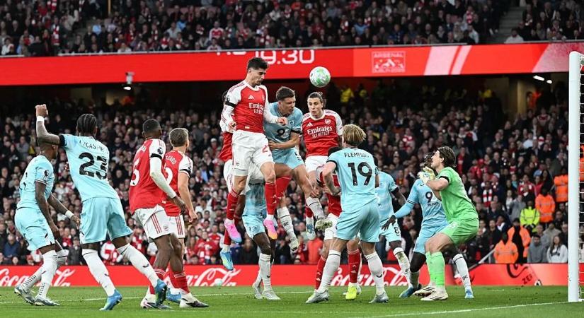 Újabb szögleti utáni gól, újabb győzelem: egy lépéssel közelebb került a bajnoki címhez az Arsenal