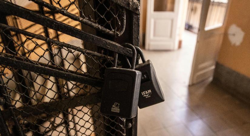 Gyanús körülmények között landolnak idős lakók ingatlanjai és vagyontárgyai a közös képviselőnél egy budai társasházban