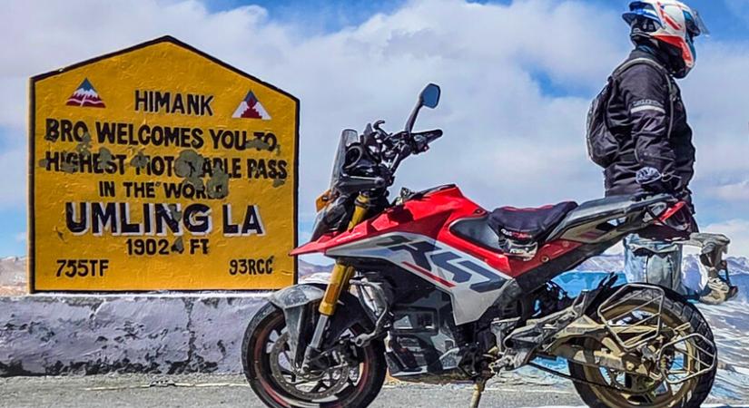 Indiai motorral a közel hatezer méteres hágón - Tényleg nincs akadály