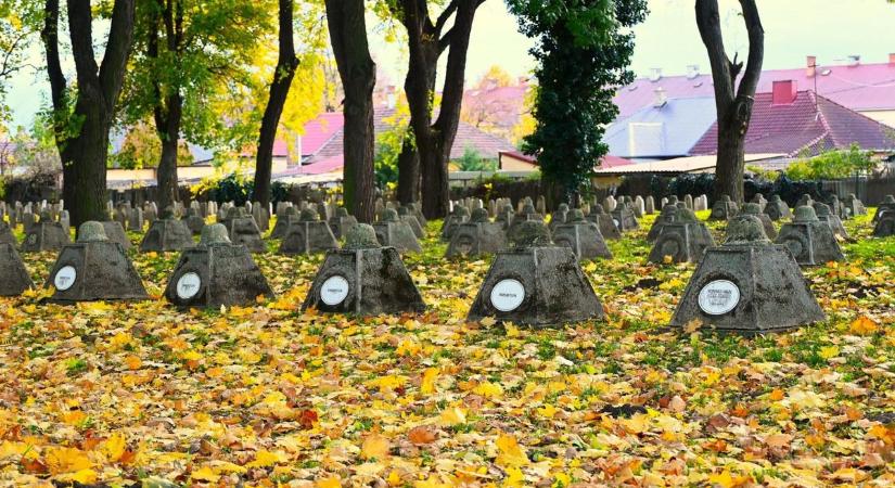 Hősök Napja Nyíregyházán – koszorúzásokkal emlékeznek a világháborúkban elhunyt katonákra