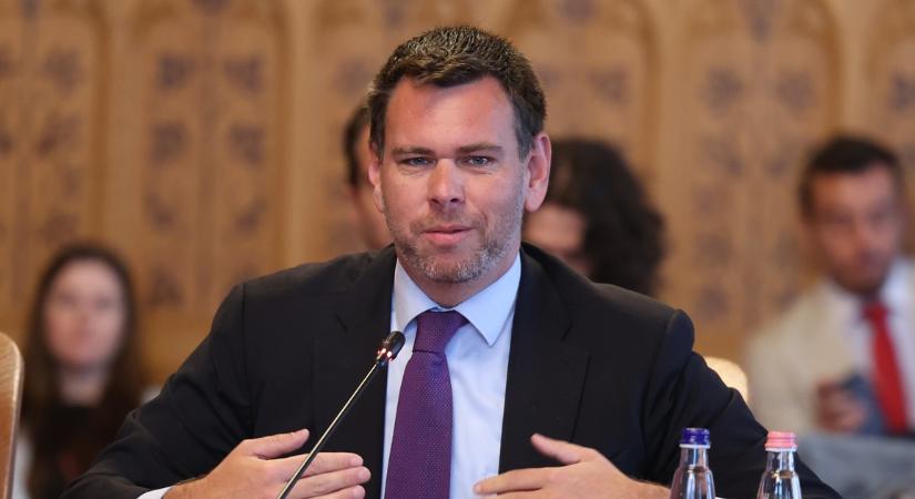 Vitézy Dávid bejelentette: osztrák bérvagonokkal oldja meg a MÁV a nyári vasúti krízist