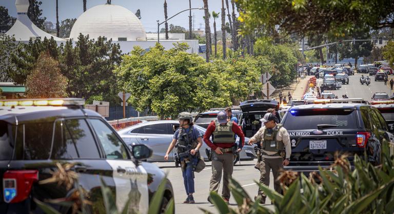 Tüzet nyitottak egy San Diego-i mecsetnél, hárman meghaltak