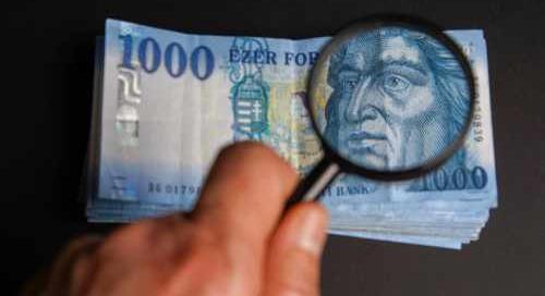 Gyengült a forint reggel