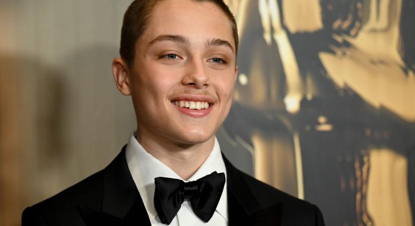 Mintha a fiatal Brad Pittet látnánk: a színész 17 éves fiának új külseje felrobbantotta az internetet