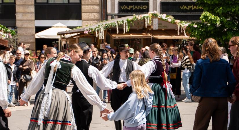 Pünkösdi királyválasztás, pünkösdölés, zöldágazás – Lássuk, milyen különleges hagyományok, népszokások kötődnek a pünkösdhöz