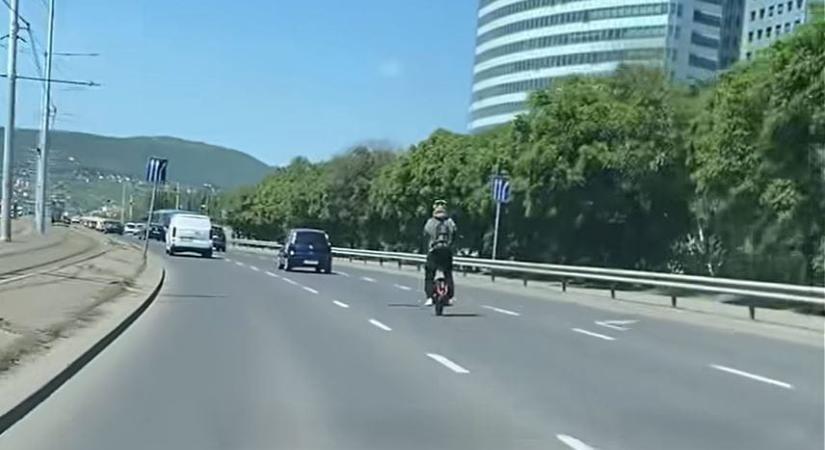 Közel 70-nel száguldott elektromos egykerekűvel az Árpád hídon egy férfi – videó