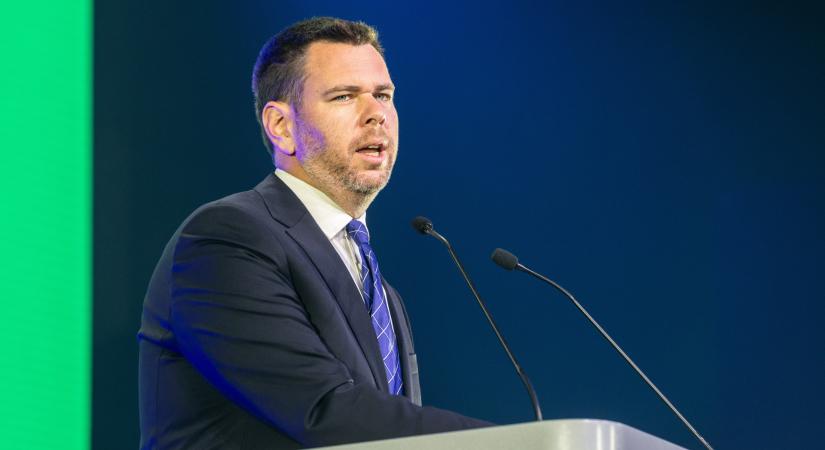 Vitézy Dávid is utazik a miniszterelnökkel, elmérgesedett helyzetet kell feloldani