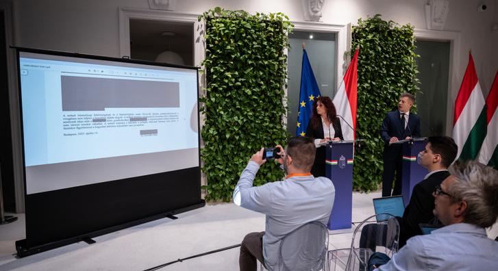 Magyar Péter dokumentumokat és dátumokat hozott nyilvánosságra, majd kijelentette: ilyen még soha nem történt