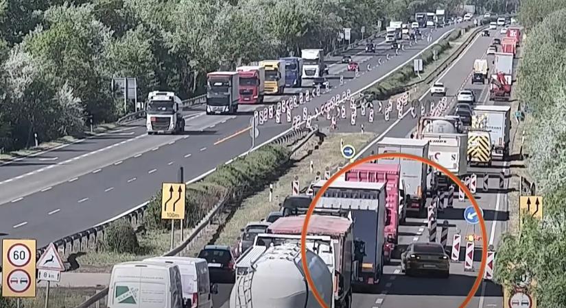 Pillanatok alatt megtörtént a baj az M7-esen - Sokkoló videón a kamionbaleset