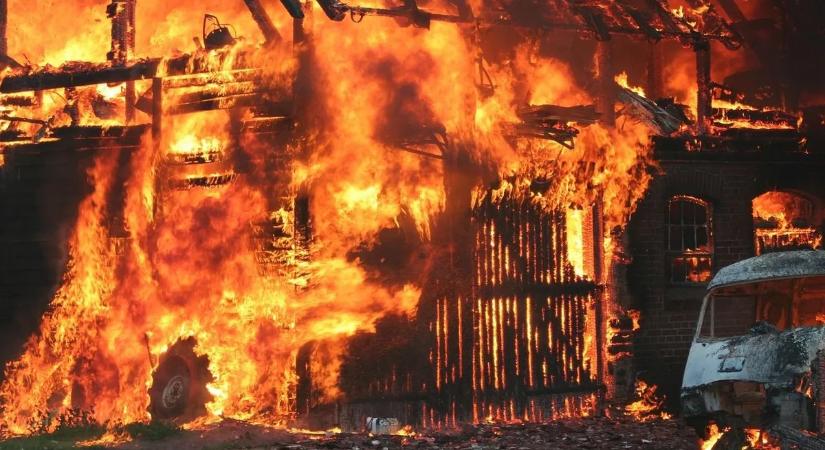Tartozás miatt gyújthatta fel a házat a 39 éves férfi