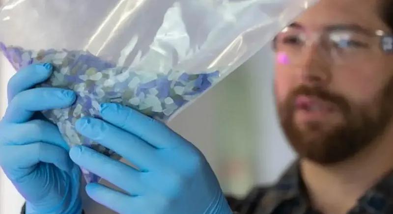 3D nyomtatással alakítják falburkolattá az üveghulladékot