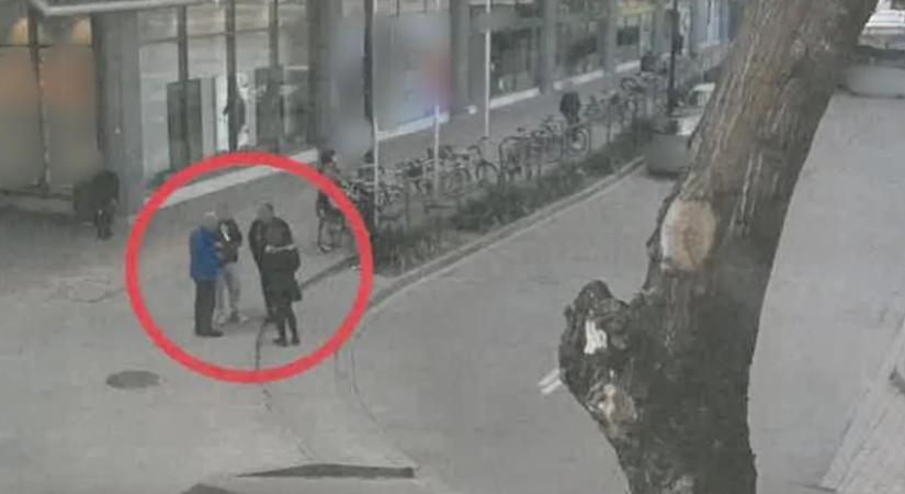 Bevásárlóközpontnál vadásztak áldozatokra a csalók - Járókelőket beszéltek rá mobilvásárlásra