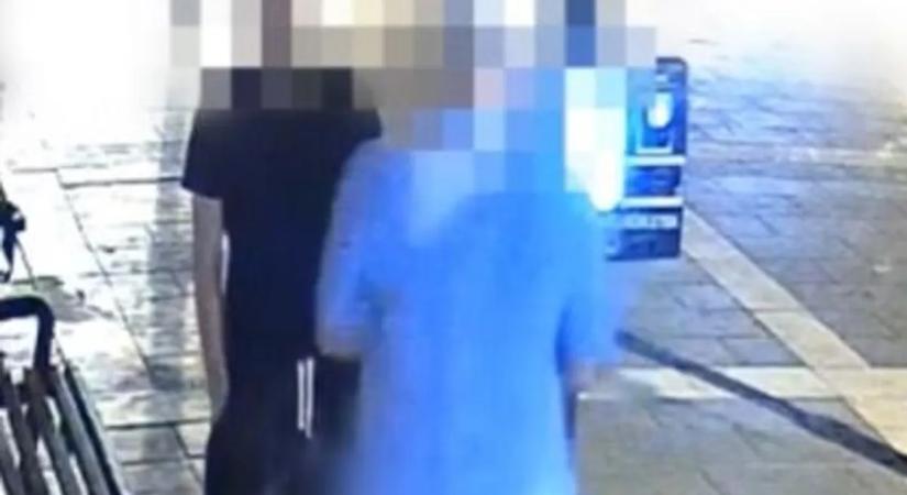 Sokkoló videó! Ököllel verte szét a jegyautomatát a részeg miskolci férfi