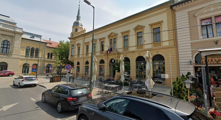 Éjszakába nyúló bulikat rendezett és drogozott koraszülött gyermeke mellett egy albertirsai anya
