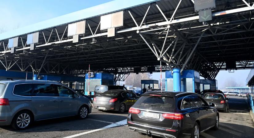 Sokkoló jelenetek a határnál – leszakadt híd miatt zárták le az átkelőt