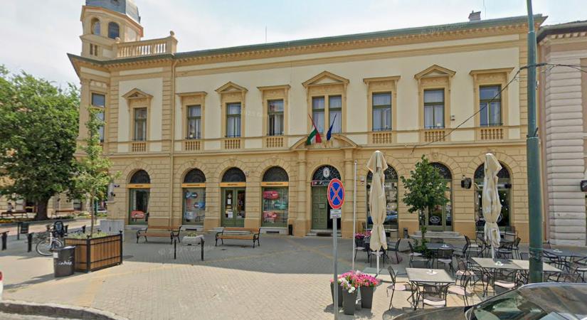 Éjjelente drogozott és dorbézolt a felelőtlen anya, miközben magukra hagyta gyermekeit