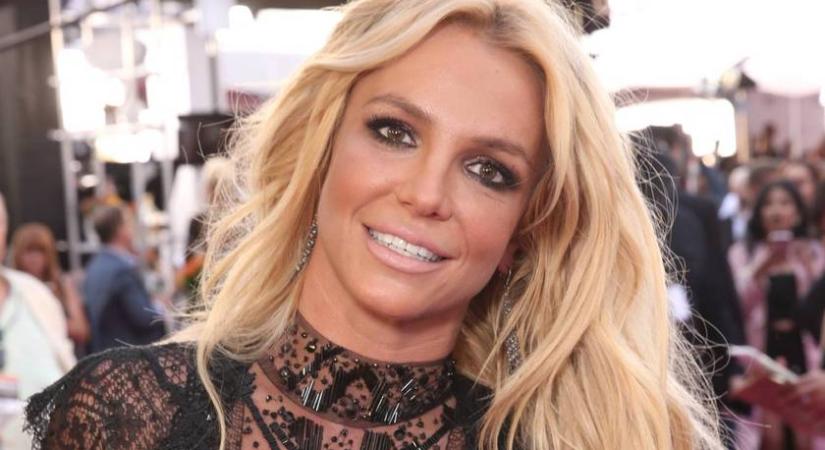 Britney Spears késsel a kezében rohangált egy étteremben: a vendégek kiborultak