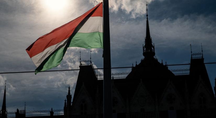 Dessewffy Tibor: Ki jön át a hídon? Bűn és bűnbocsánat egy szétroncsolt országban