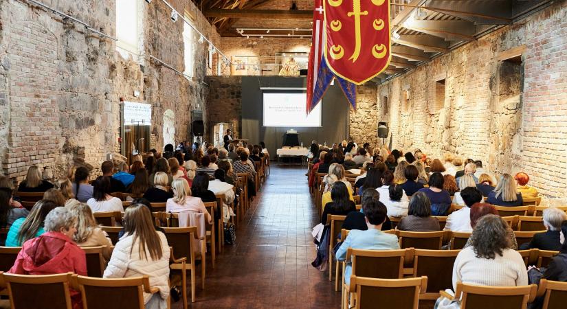 Tudományos konferenciával ünnepelték az ápolókat Esztergomban