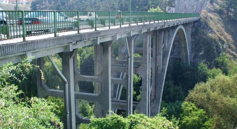 Gyászba borult a város: egy nap alatt két tragédia történt a veszprémi viadukton