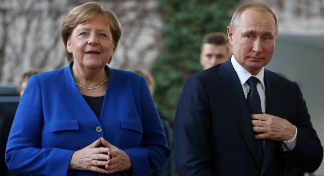 Merkel elutasította a közvetítői szerepet a Putyinnal folytatandó tárgyalásokon