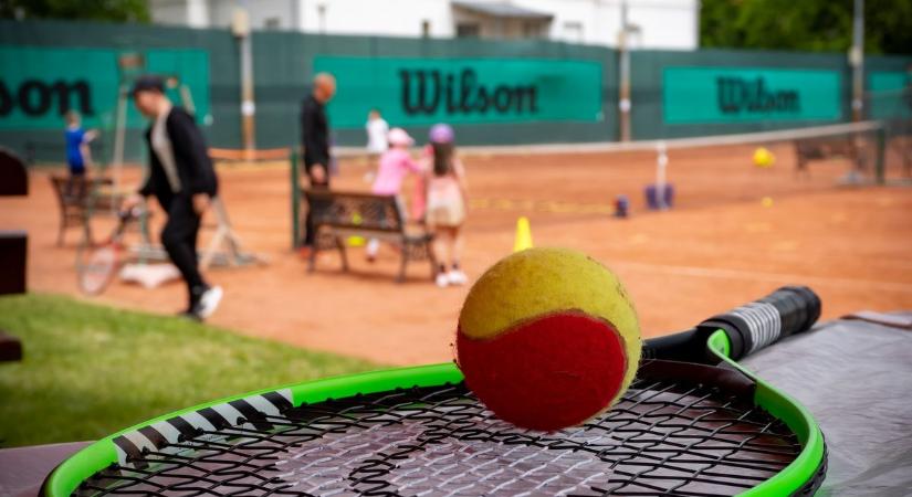 Így hódította meg Fehérgyarmatot a tenisz – gyerekek és felnőttek együtt próbálták ki a sportot