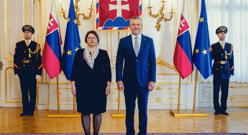 Négy új nagykövet adta át megbízólevelét a szlovák államfőnek