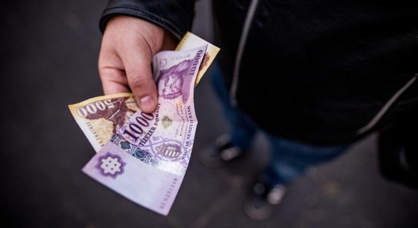 Megütötték a forintot kedden