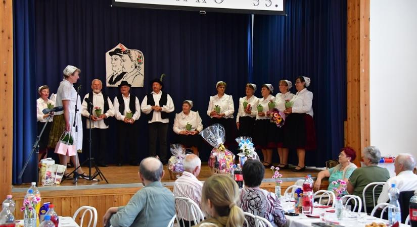 Ötvenöt éves jubileumát ünnepelte a Kesztölci Pávakör
