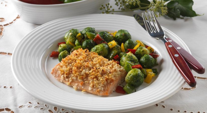 Ropogós chilis morzsában sült ez a mennyei lazac - recept