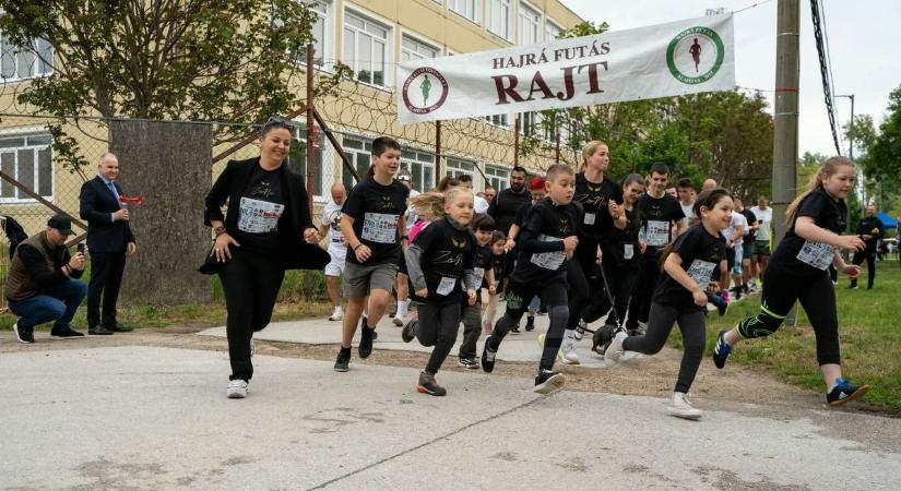 Hősök futottak a gyermekekért Debrecenben – nagy sikerrel rendezték meg az I. Nem feledünk jótékonysági váltófutást