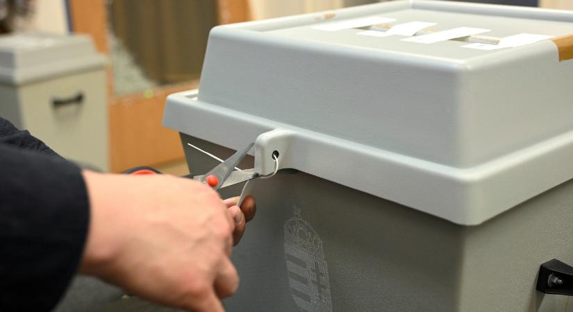 Nem mondott le a Fidesz oldalán kampányoló független polgármester, ez lett a vége
