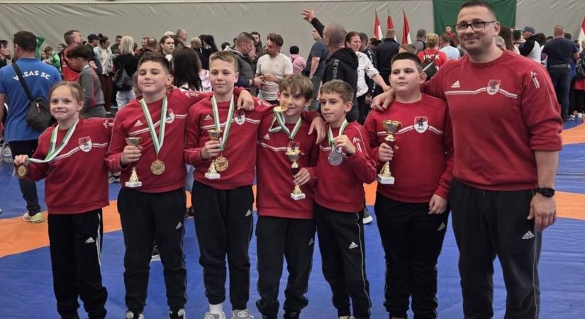 Kiválóan szerepeltek az esztergomi birkózók