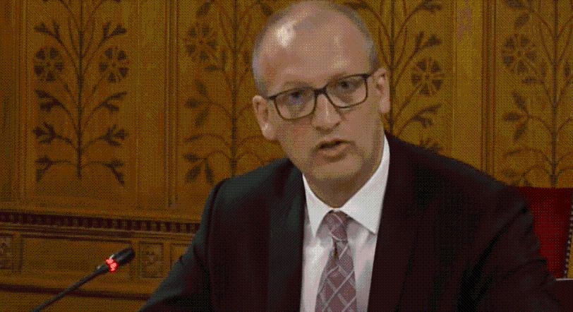 Tarr Zoltán leállíttatta az összes NKA-támogatást, és felfüggesztette a pályázatokat felügyelő igazgatót is