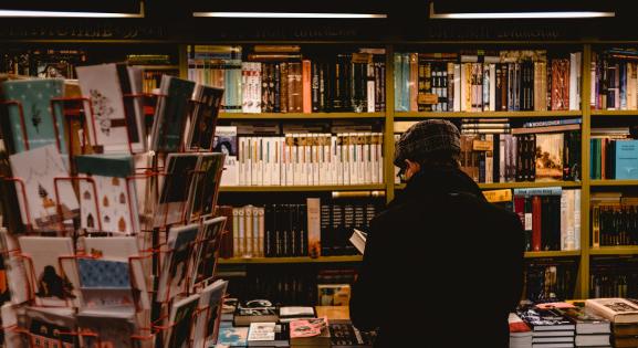 AI-könyvek a könyvesboltokban? Megszólalt a Barnes & Noble vezérigazgatója